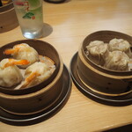 焼売酒場 マッコイ - 特製 海老シュウマイ（420円） ＆ 特製 鴨シュウマイ（3個270円）