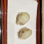 てんぷら 近藤 - 熱々でほくほく、玉ねぎのシャキシャキの食感残る。