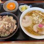 食堂みやむら - らーめん＆もつ丼セット