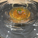 銀座 大石 - コンソメのジュレ、中には雲丹♡下の層はカリフラワーのムース♡♡本当これバケツいっぱい食べたい