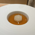 銀座 大石 - すっぽんのスープ！蕪だっけかなあ。これ頂くとみんな黙っちゃうのよねぇ。。私以外。笑