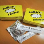 串カツ田中 - お絞りとソースも一緒に