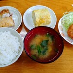Kashiwaya Shokudou - コロッケ、だし巻き、赤魚？、ご飯中、味噌汁。全部で700円でした。
