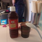 成蹊前ラーメン - 烏龍茶(100円)。