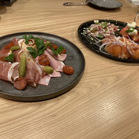 RED ROOM rooftop & grill - 
