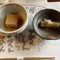 国登録文化財 二木屋 - 左が鮟肝寄せ。既にビール飲みたくなるが我慢。