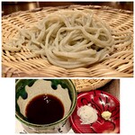 たでの葉 - ご主人手打ち10割蕎麦
      北海道の蕎麦粉を使った手打ち10割り蕎麦、何故ボソボソにならないのでしょうね、とってもコシが強くて美味しいです♪
      欲を言えば、お代わりがあったら嬉しいのになf^_^;