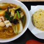 桃源 - 料理写真:広東麺と半チャーハンセット820円税込。