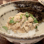 たでの葉 - 鮎の卵と身の飯蒸し
      想像する鮎らしさが無いですね。
      鮎らしさが無い、これは悪い意味ではなく内臓系の苦味が皆無と表現した方が理解しやすいでしょうか。
      美味しくてお代わりしたかったです。