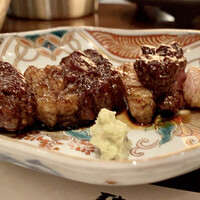 たでの葉 - ツキノワグマ
                    臭みもなくさっぱりとしているのですツキノワグマ。
                    狩猟後の血抜き処理が適切に行われているからこそなのです。
                    見た目にはかなり脂濃っそうですよね、実際にはあっさりとして美味しいのです♪ 