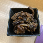 はかりめ じゅん - サービスのマグロの血合いの煮物