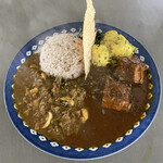 Spice curry mokuromi - 左 ラムのアジアンハーブキーマ＆右 いつものやつ ポーク