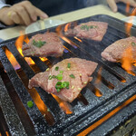 Yakiniku Kojima Hanare - ガスロースターで丁寧に焼くのだ