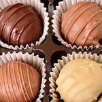 ショコラティエ・エリカ - きれいなチョコです　ワイフが食べます