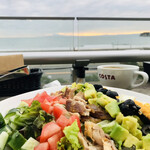 海辺のBed&Breakfast GOOD MORNING ZAIMOKUZA - コプサラダ越しの材木座ビーチ