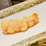 日本橋 蕎ノ字 - ◆車海老（鹿児島産）
      ☆一つ目のレアの海老は塩で頂く。絶妙な火入れ加減である。