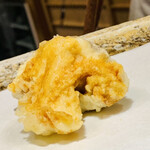 日本橋 蕎ノ字 - ◆玉取茸
      ◎静岡市岡部町の杉山農園の椎茸。栽培中の玉取茸にモーツアルトを聞かせて育てている。