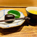 日本橋 蕎ノ字 - ◆黒大奴（くろやっこ）。
      ◎静岡島田市の江戸時代から続く清水屋の銘菓。