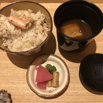 丸太町やんがす - ご飯　胡桃豆腐の赤出汁