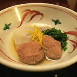 懐石 辻留 - 鴨のつくね と 海老芋 の煮物　菊菜添え