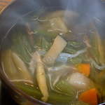 中央にある縦長のびろーんとした物体が、鯨さんです