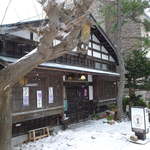 旧函館区公会堂の近くにある和カフェ「菊泉」。「鯨汁」の貼紙に興味をひかれて入店