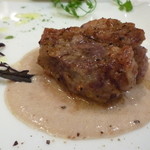 zoe's - 前菜その１：マグロのほほ肉のロースト　ブラウンマッシュルームソース