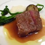 zoe's - 肉料理：黒毛和牛（大和牛）リブロースのグリル
      マデラ酒ソース