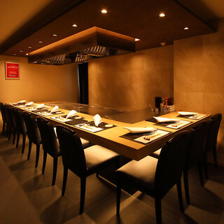 Experience with all five senses the variety of teppanyaki dishes prepared right in front of your eyes.