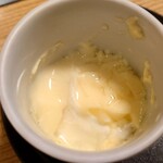 京極寿司 - 下からチーズが出てきた。
      これ茶碗蒸しに合ってるねえ！