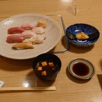 京極寿司 - 松握り3,850円
      金目鯛、本鮪赤身、甘海老、鰤のハラミ、本鮪中トロ、
      ホッキ貝、煮穴子
      、ミョウバンを使ってない雲丹