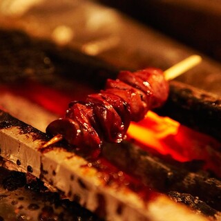 "紀州備長炭"で焼き上げる焼き鶏