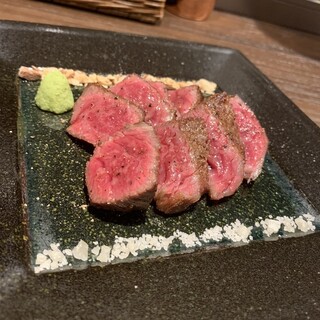 Kuroge Wagyu beef, chicken, lamb chops, duck... Meat Dishes that go perfectly with alcohol