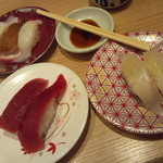 回し寿司 活 活美登利 - まぐろ、いか三貫、寒ひらめ