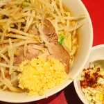 ラーメン二郎 - ラーメン半分＋ニンニク多め＋白ネギ