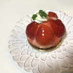 モーツァルト - 苺タルト。季節のタルトは入れ替わる度に購入します。