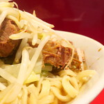 ラーメン二郎 - 豚の厚み