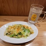 豆富食堂 - レタスとお揚げ炒めとレモンサワー