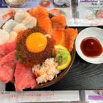 お魚食堂 こたや - 頑張った日のご褒美に☆豪華五色丼　￥2,178(税込)