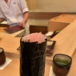 Sushi Mitsukawa - 炙りノドグロ巻き。