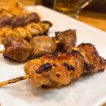 Yakitori Takebashi - ミニ盛 968円
                        手羽先、砂肝、皮ニンニク、肝、もも