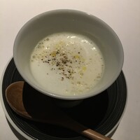 神戸牛炉窯焼ステーキ 雪月風花 北野坂 - カリフラワーのポタージュスープ