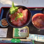 Magurono Wakiguchi - 本日のマグロ丼。1000円。