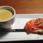 tou - 前菜(かぼちゃのスープとサーモンのマリネ)