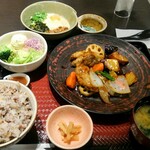 Ootoya - 鱈と野菜の黒酢あん定食¥920 お豆腐ねばねば小鉢¥290