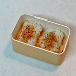 成生 - お土産の俵型おむすび。次の日食べても抜群に美味しいです！