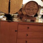 ロオジエ - この樽で熟成させて香りを付けた紅茶です。