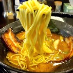 ラーメン いっとうや - かさね醤油　麺リフト