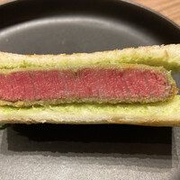 焼肉うしごろ 銀座店 - 青唐辛子の牛ヒレカツサンド