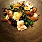 ラチュレ - 自家製ベーコンとキノコのサラダ